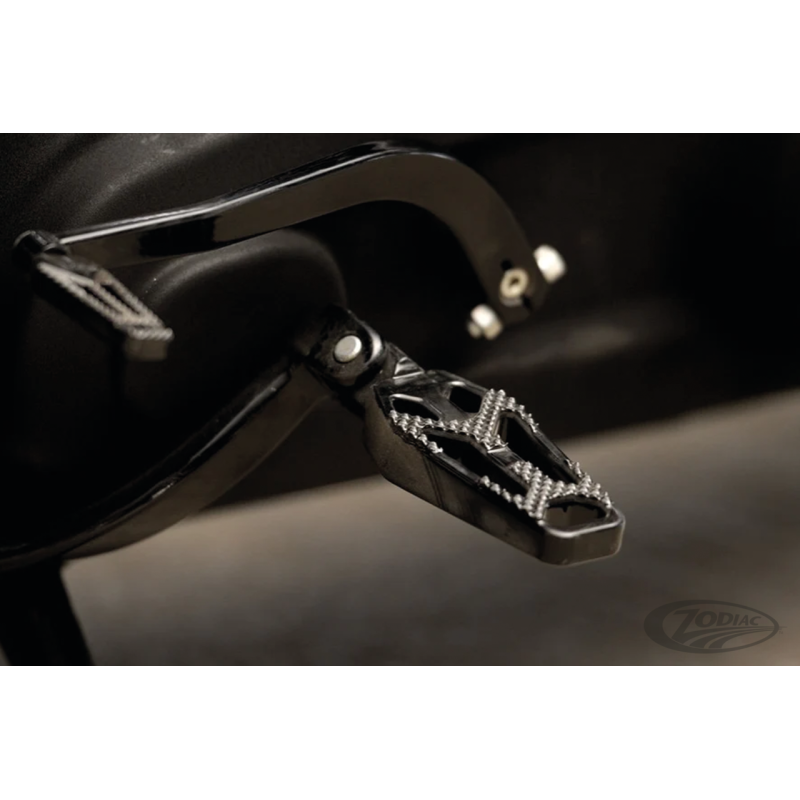REPOSE-PIEDS TOMMY & SONS CROOK SERIES POUR MILWAUKEE EIGHT SOFTAIL